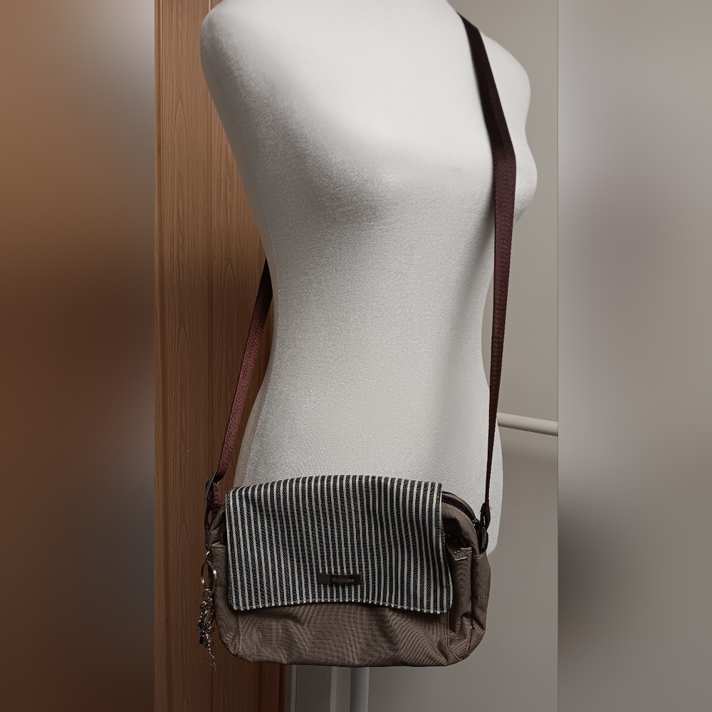 Huskies crossbody bag - Picture 4 of 9